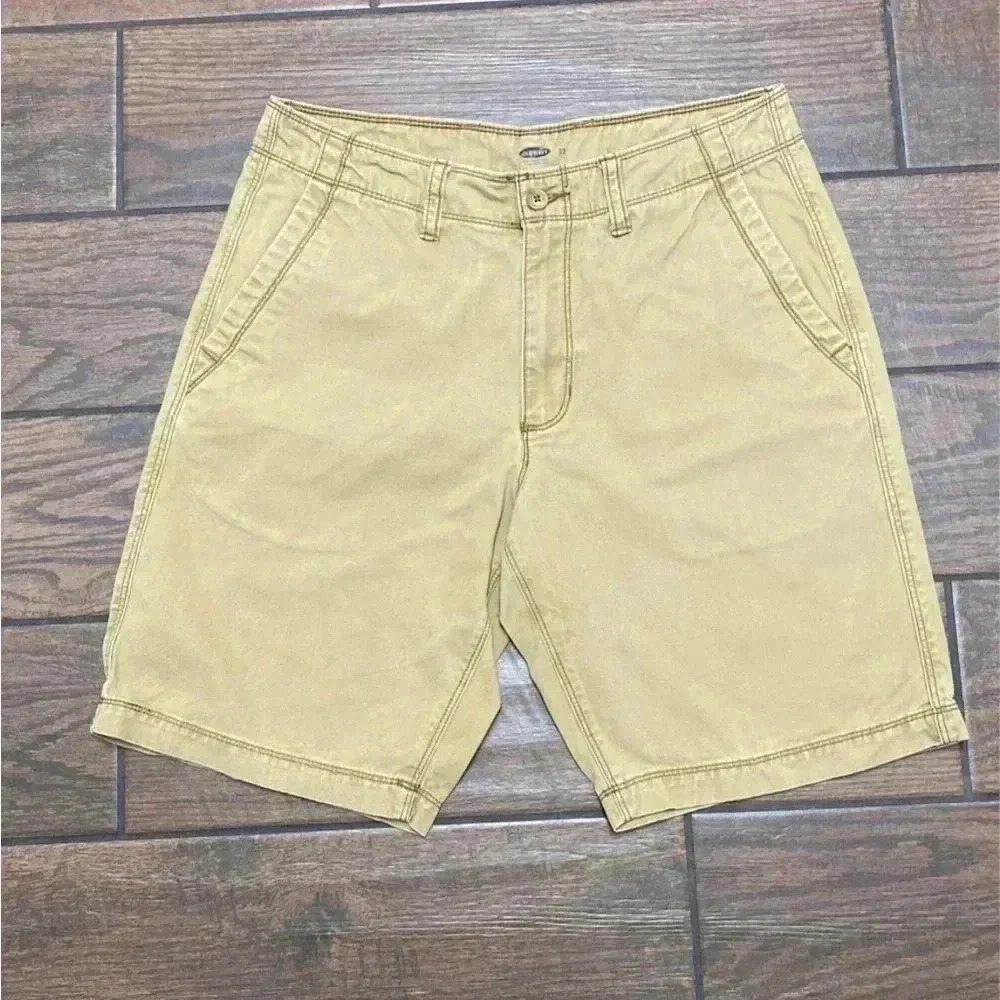 🌟 Men’s size 32 flat front khaki shorts. 🌟 - Picture 1 of 3